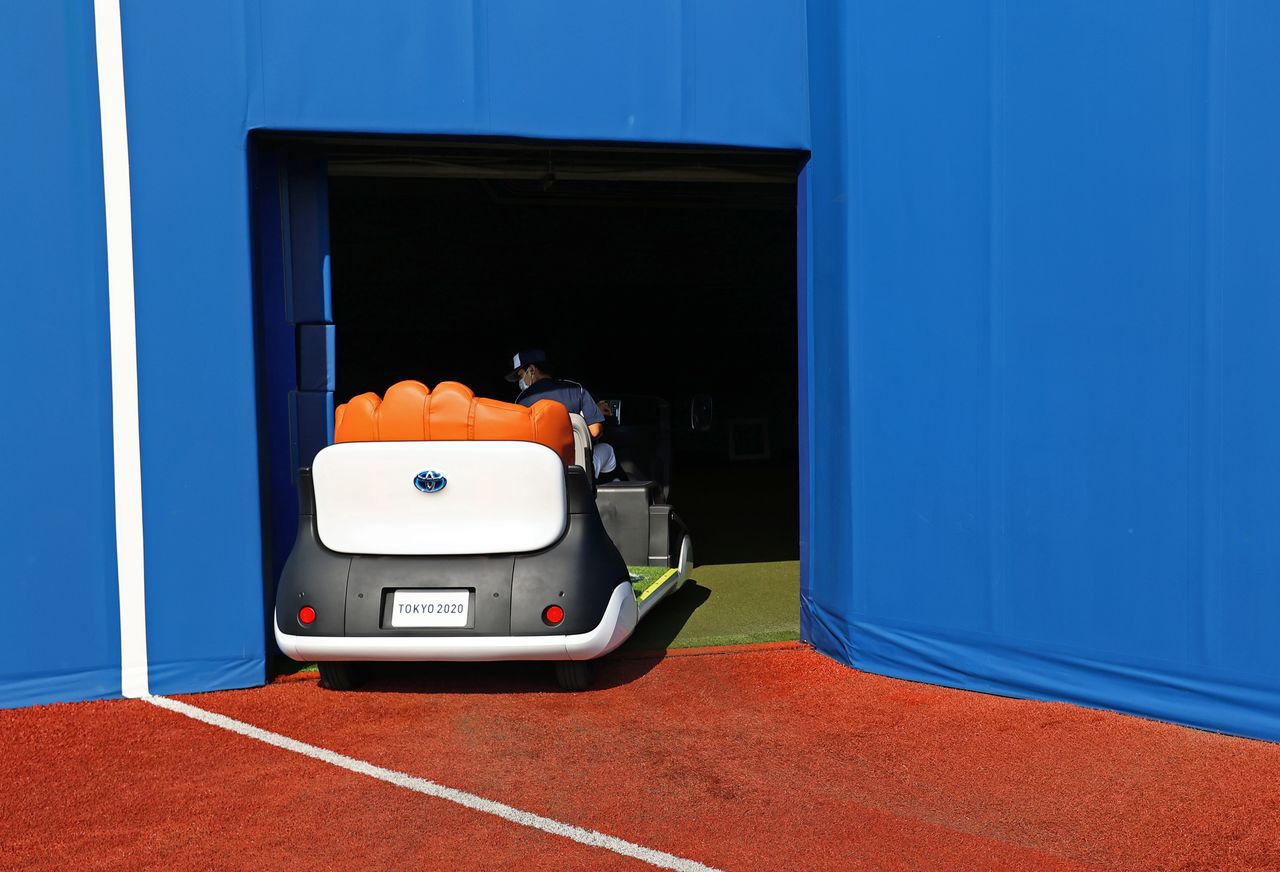 The bullpen cart is driven into the bullpen at Yokohama Baseball Stadium during the Tokyo 2020 Olympic Games, in Yokohama, Japan July 31, 2021. REUTERS/Jorge Silva