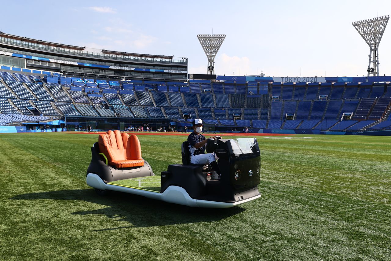 The bullpen cart is seen at Yokohama Baseball Stadium during the Tokyo 2020 Olympic Games, in Yokohama, Japan July 31, 2021. REUTERS/Jorge Silva