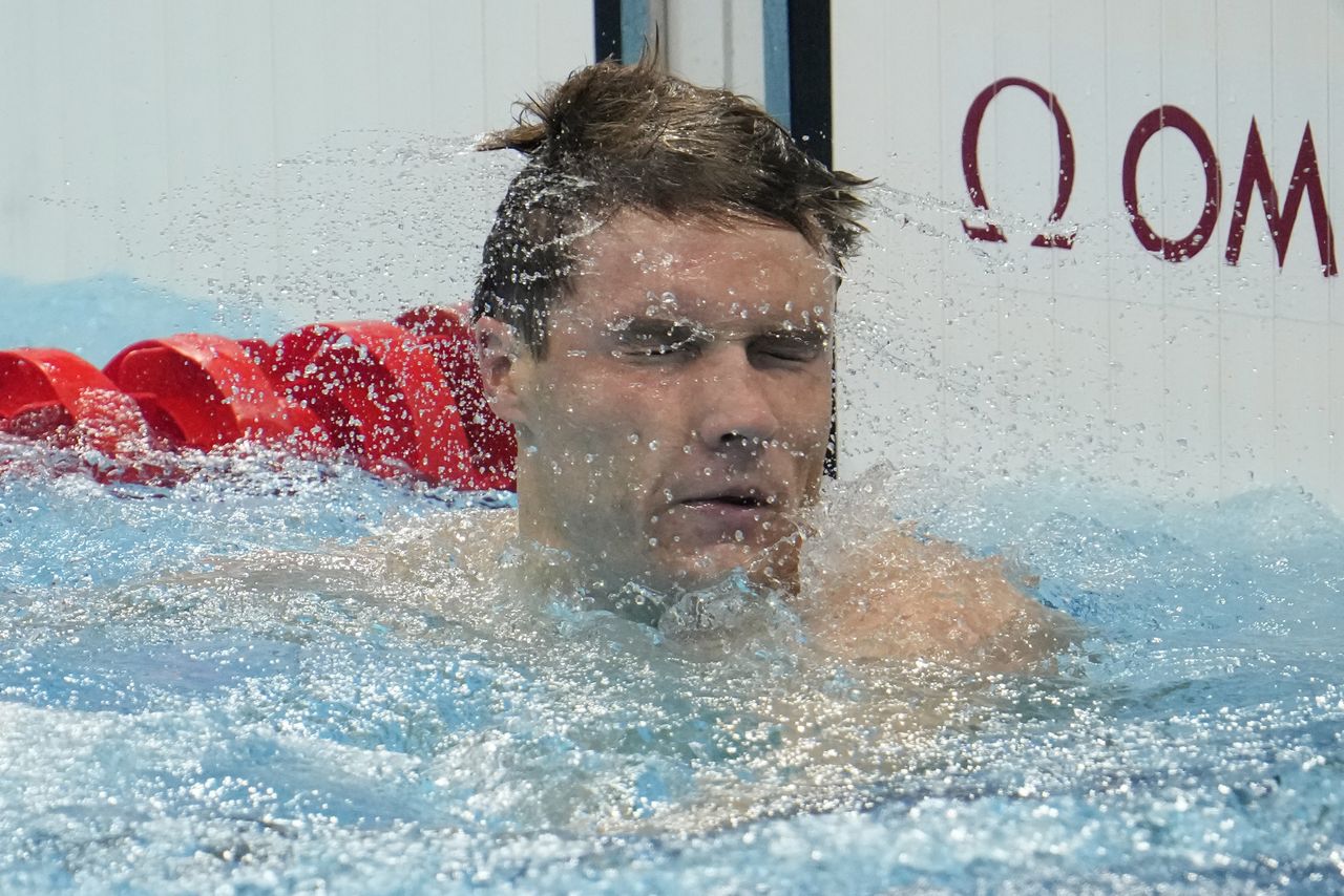 Aug 1, 2021; Tokyo, Japan; Robert Finke (USA) shakes water out of his hair after winning the men