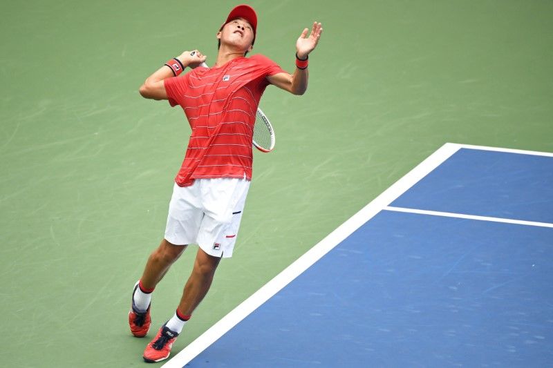 FILE PHOTO: Sep 2, 2020; Flushing Meadows, New York, USA; Brandon Nakashima of the United States serves against Alexander Zverev of Germany (not pictured) on day three of the 2020 U.S. Open tennis tournament at USTA Billie Jean King National Tennis Center. Mandatory Credit: Danielle Parhizkaran-USA TODAY Sports