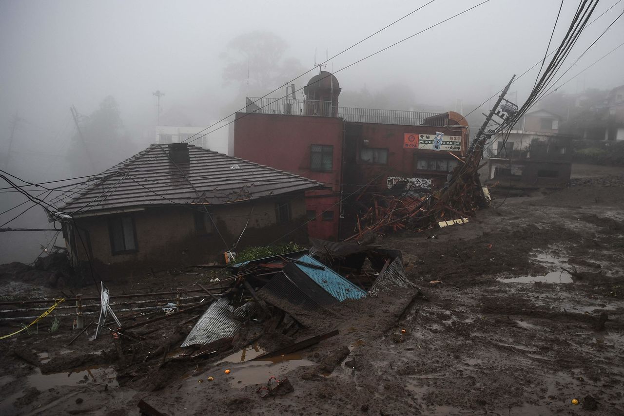 Buildings damaged by the landslide in Atami, Shizuoka Prefecture on July 3, 2021. (© AFP/Jiji)