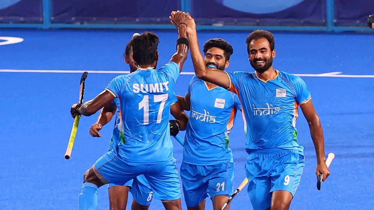 Tokyo 2020 Olympics - Hockey - Men - Quarterfinal - India v Britain - Oi Hockey Stadium, Tokyo, Japan - August 1, 2021. Gurjant Singh of India celebrates with teammates after scoring. REUTERS/Bernadett Szabo