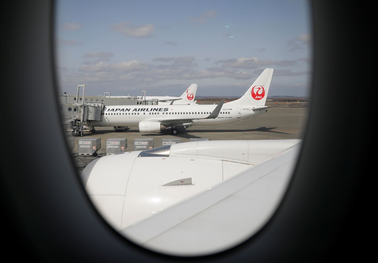 Japan Airlines narrows Q1 operating loss to 757 million as costs fall