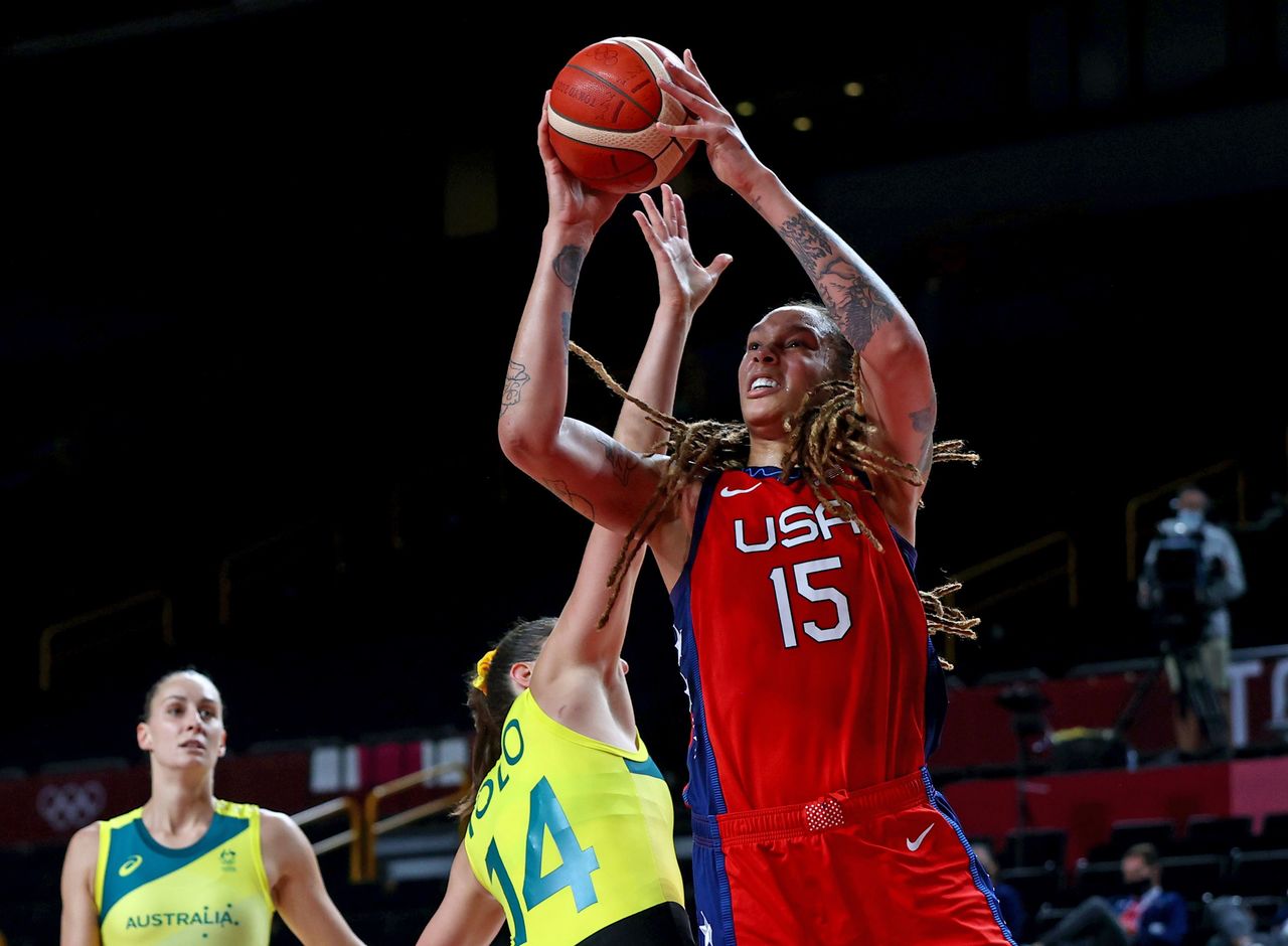 Tokyo 2020 Olympics - Basketball - Women - Quarterfinal - Australia v United States - Saitama Super Arena, Saitama, Japan - August 4, 2021. Brittney Griner of the United States in action with Marianna Tolo of Australia REUTERS/Sergio Perez