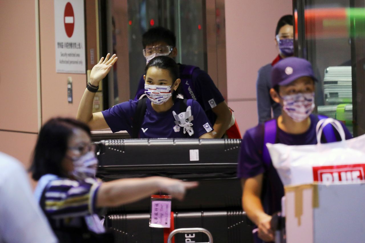 Silver medallist Tai Tzu-Ying waves at supporters as she arrives at Taoyuan International Airport following their return from the Tokyo Olympic Games in Taoyuan, Taiwan, August 4, 2021. REUTERS/Annabelle Chih