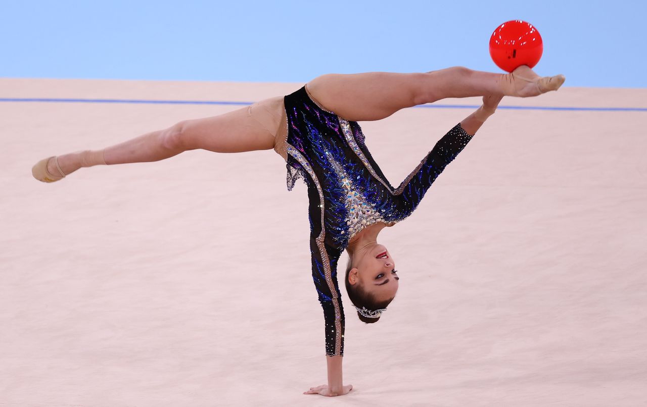 Olympics Rhythmic Gymnastics Russian Averina Twins Qualify On Top Ahead