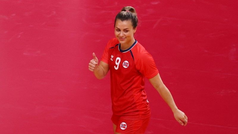 Tokyo 2020 Olympics - Handball - Women - Bronze medal match - Norway v Sweden - Yoyogi National Stadium - Tokyo, Japan - August 8, 2021. Nora Mork of Norway celebrates after winning bronze REUTERS/Susana Vera