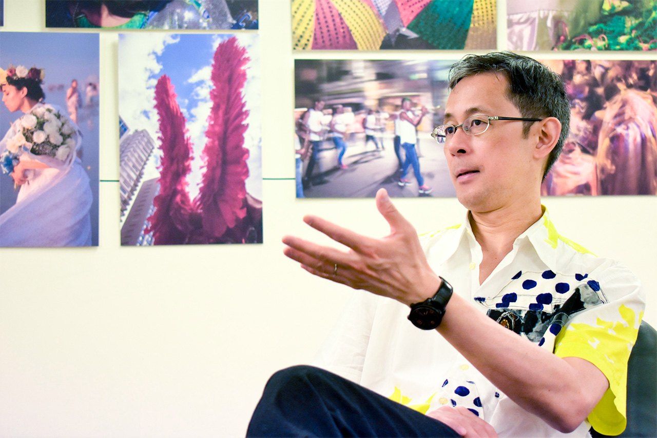 Oiwa speaks about his art in an interview at the Brazilian embassy in Tokyo.