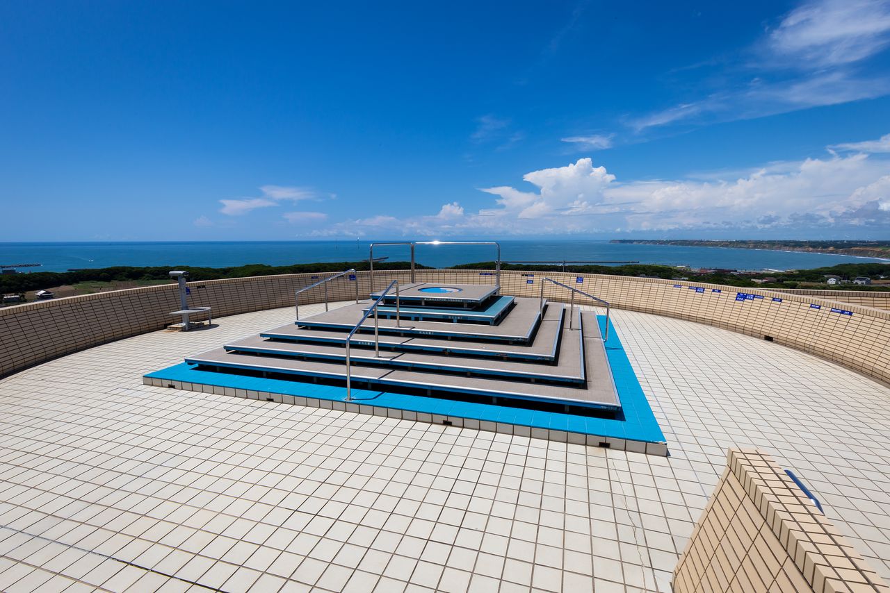 Desde el mirador de Chikyū no Maruku Mieru Oka se puede disfrutar de una vista panorámica de 360 grados. De esos, 330 son mar, así que se puede experimentar la redondez de la tierra. 