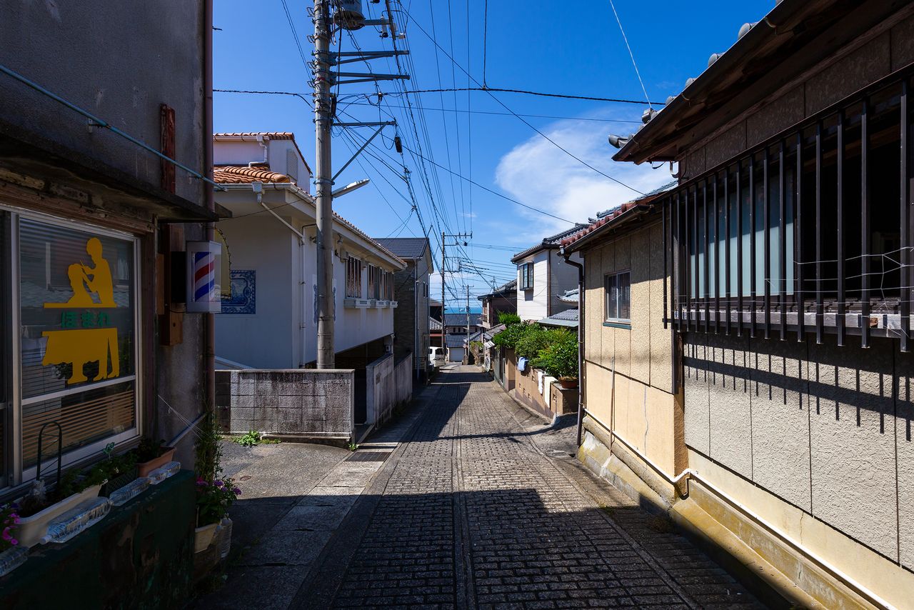 La avenida Isshin Dōri en Tokawa y su adoquinado encantador.