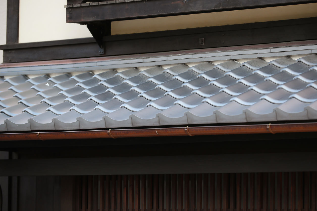 Un tejado de tejas ichimonji, sencillas pero elegantes.