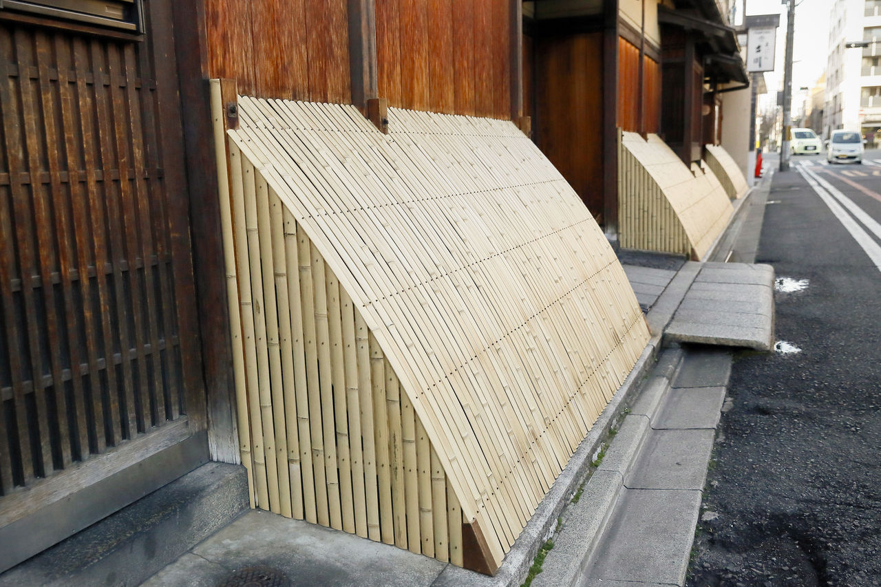 El inuyarai no es solo un elemento decorativo, sino que también tiene usos prácticos.