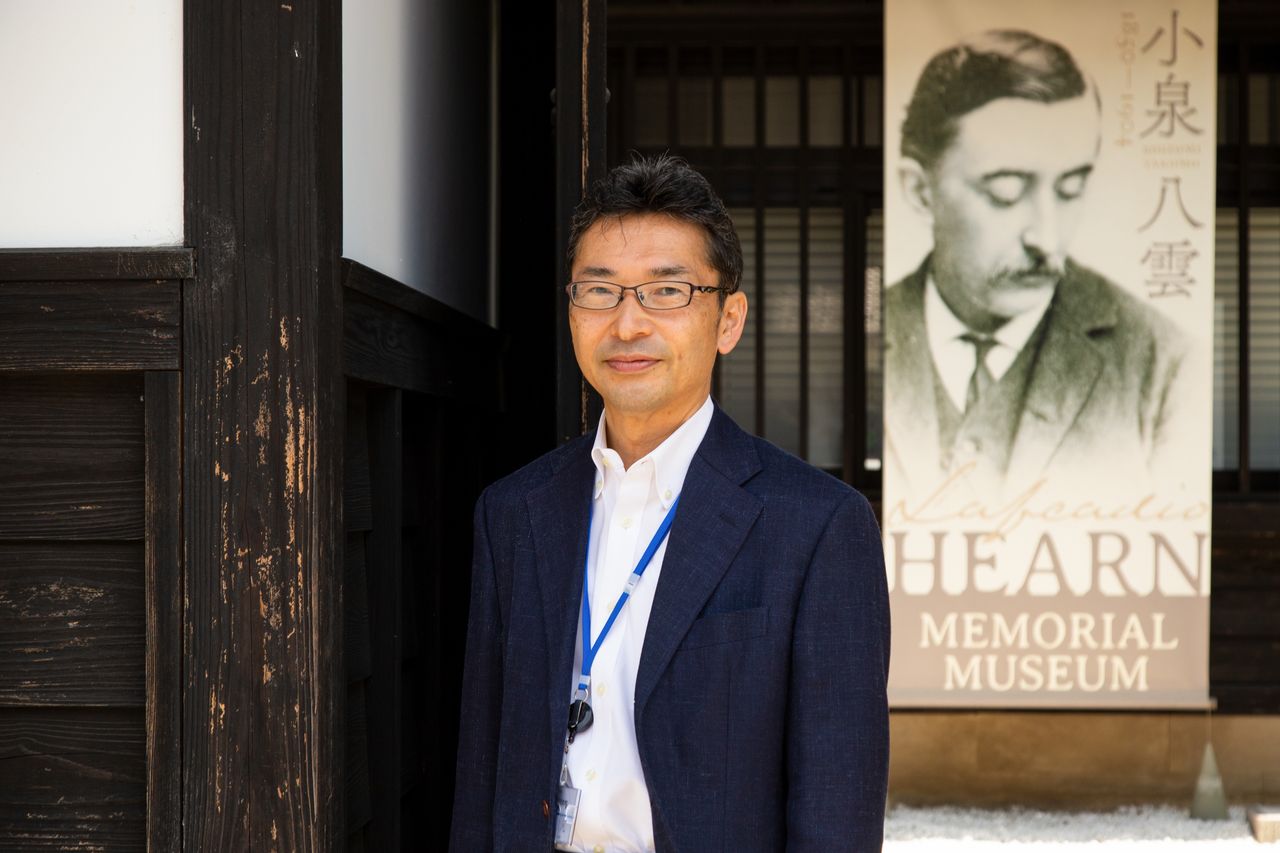 Koizumi Bon, director del Museo Conmemorativo de Lafcadio Hearn y bisnieto de este y de su esposa.  