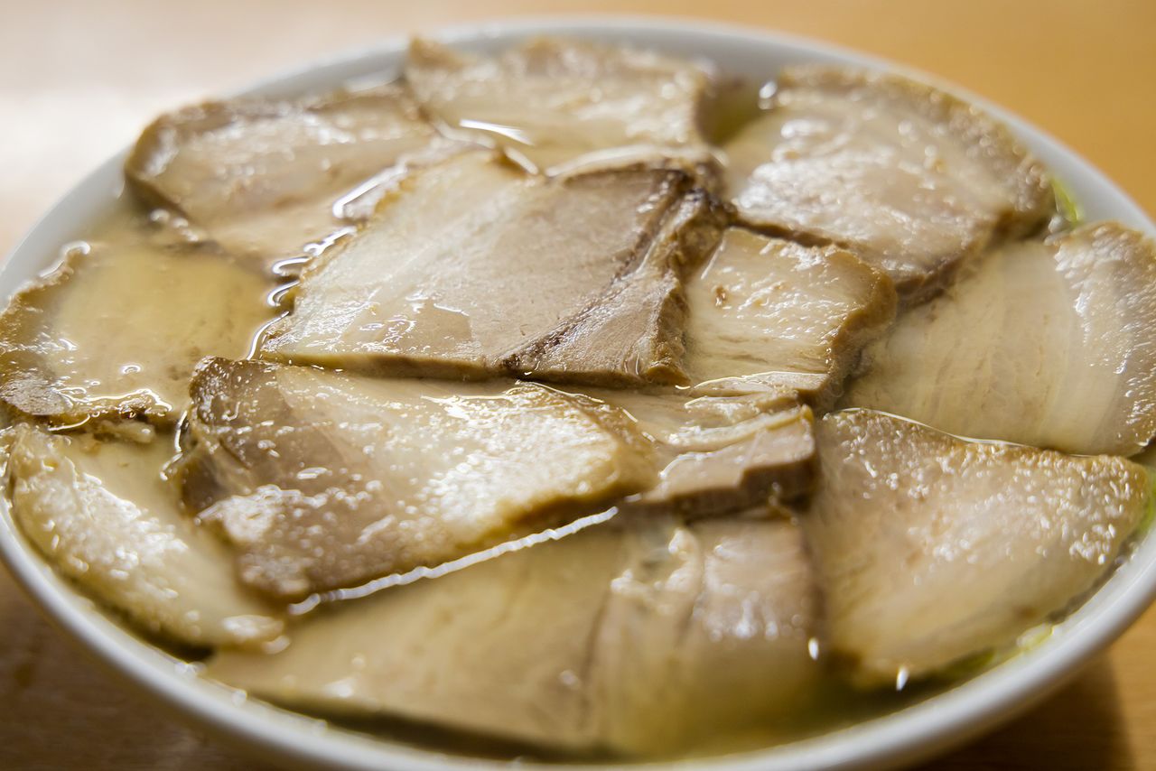 El famoso Niku soba de Ban'nai. Es un plato bastante grande, pero el chāshū tan tierno es sorprendentemente fácil de comer.