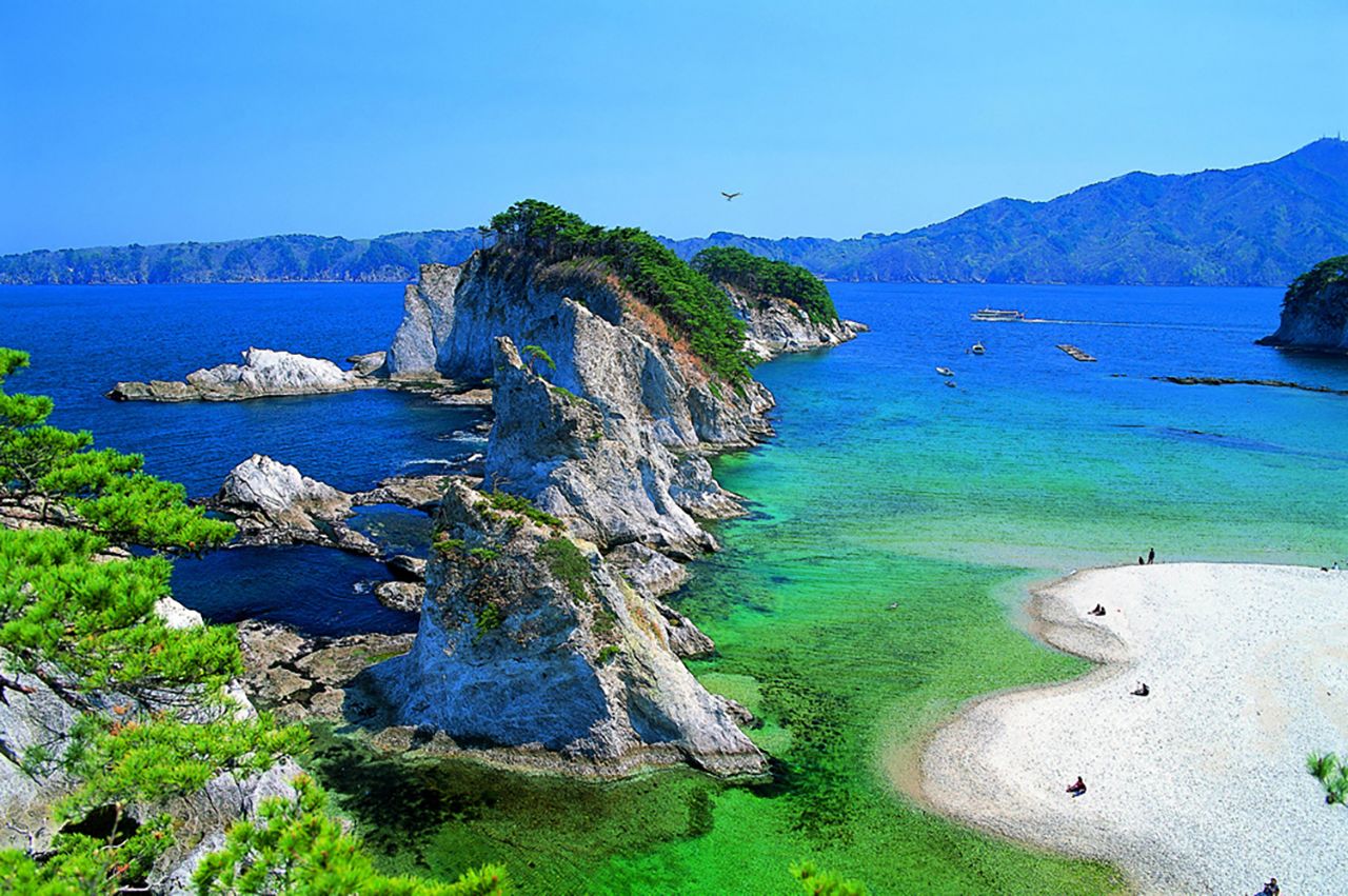 Jōdogahama, a unos 20 minutos en autobús desde la estación de Miyako (imagen cortesía de la Asociación de Turismo de Iwate).