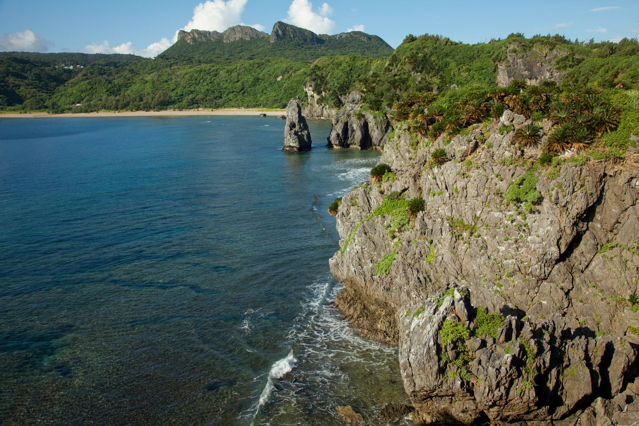 El cabo Hedo, el punto más septentrional de la isla principal de Okinawa, con su magnífico paisaje de acantilados marinos. ©OCVB.