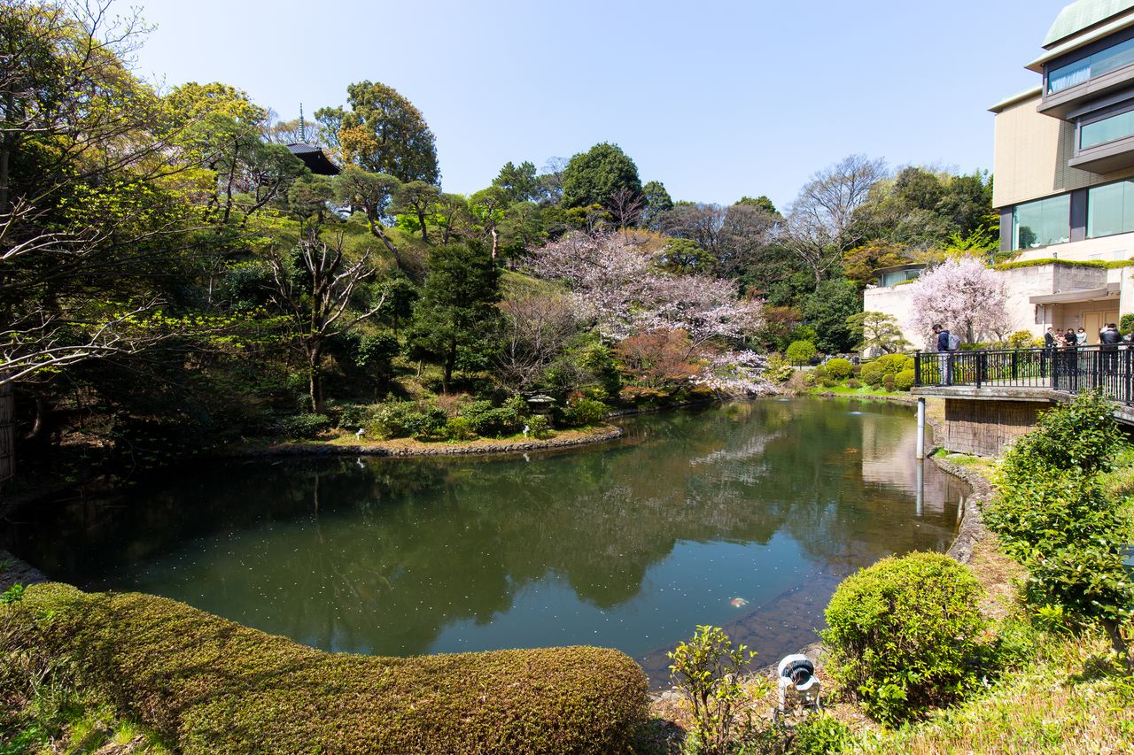 El estanque Yūsui era el centro del jardín ya en los tiempos de Yamagata. 