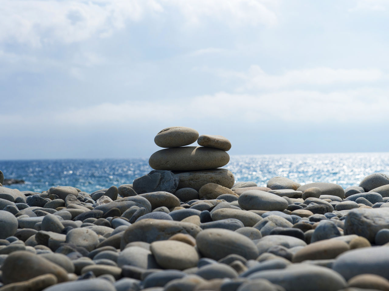Algunas de las piedras redondeadas de la playa de Honohoshi.