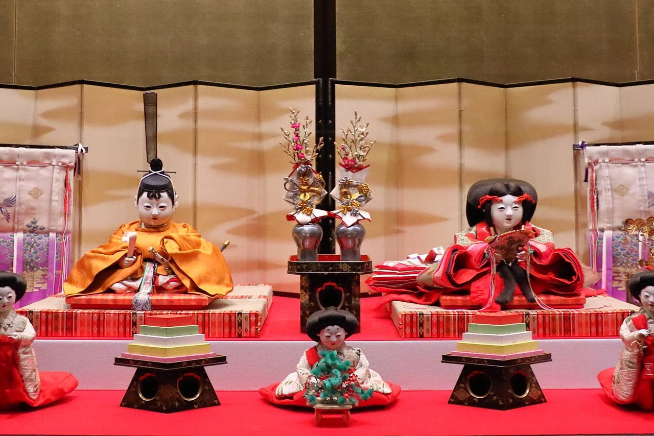 Los encantadoros dairi bina son prueba del gran afecto de Koyata por Takako. (Colección del Museo de Arte de Seikado Bunko)