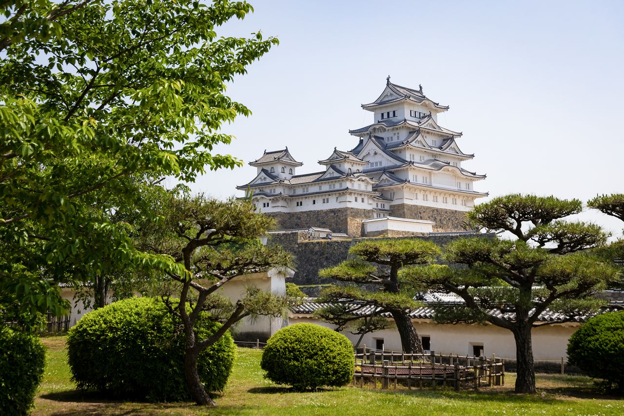 La vista desde el jardín Nishinomaru nos permite admirar la elegancia que el castillo tiene desde los tiempos de Honda. 