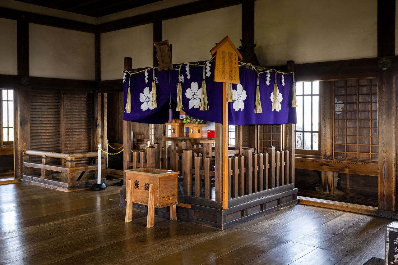 El santuario de Osakabe, que ha protegido al castillo de Himeji de los desastres.