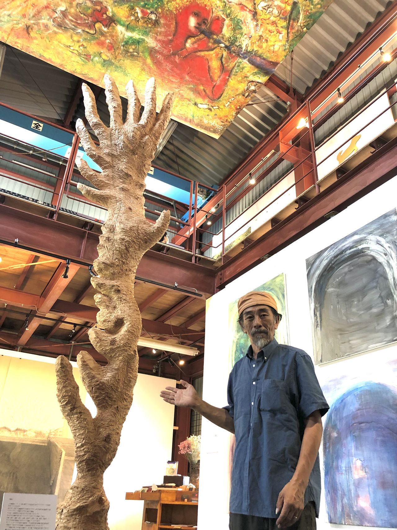 Oretachi no Denshō-kan es gestionado por los artistas que participan en la Exposición Moyai. Nakasuji es el director y representante del museo. Fotografía de Nakasuji Jun.