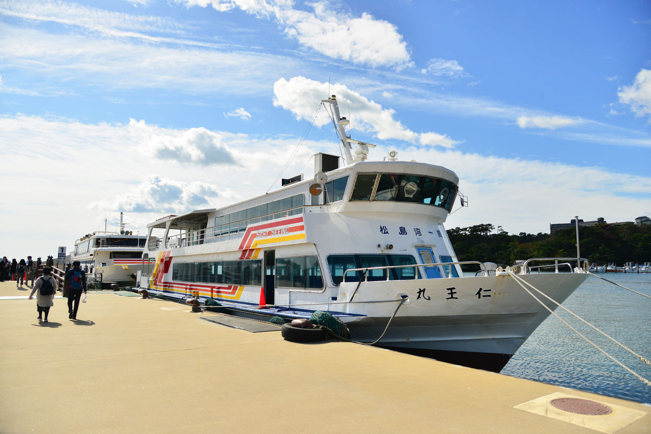 El visitante puede disfrutar de las impresionantes vistas de Matsushima desde el Niōmaru.