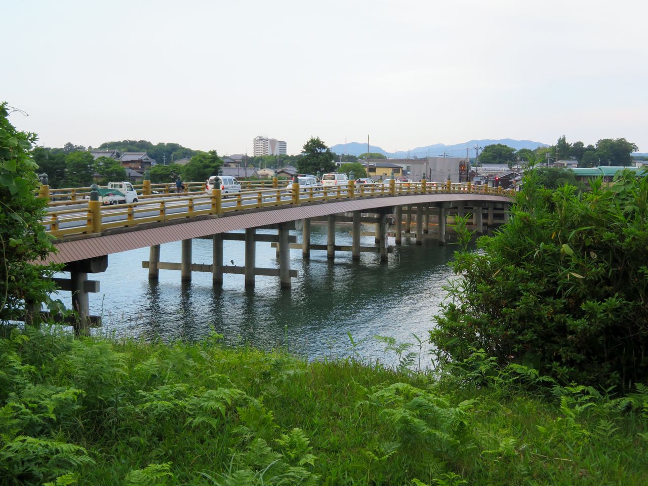 El puente Seta no Karahashi, un lugar donde sobrevive la leyenda del palacio Ryūgū. Fotografía del autor.