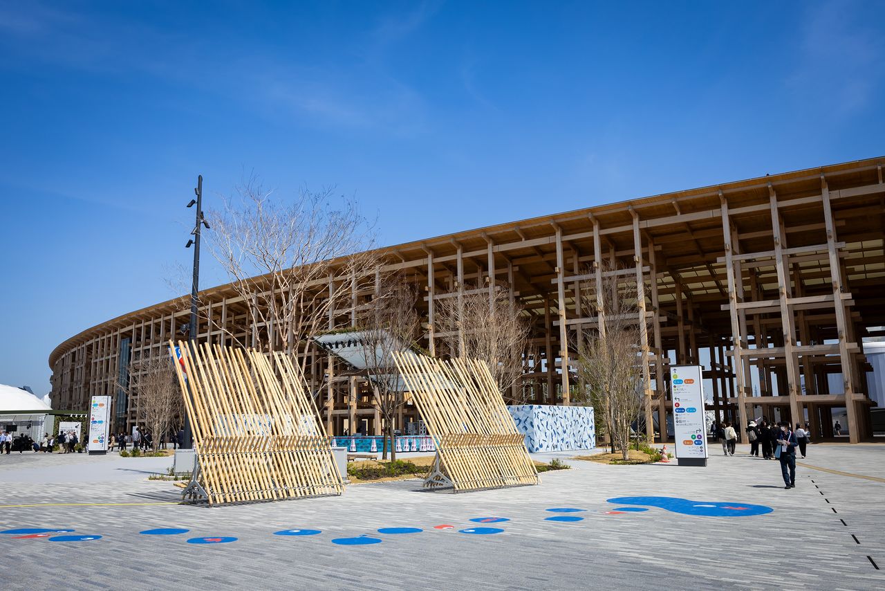 El Gran Anillo es la mayor estructura de madera del mundo. (© Nippon.com)