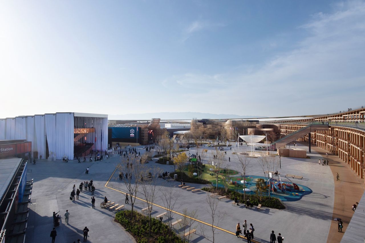 El área dentro del Gran Anillo acoge los pabellones nacionales y regionales de los participantes de la Expo. (© Nippon.com)