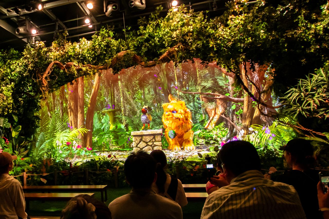 Yanbaru Friends, personajes inspirados en el rascón de Okinawa y el animal mítico shiisaa, lo guiarán por el bosque.