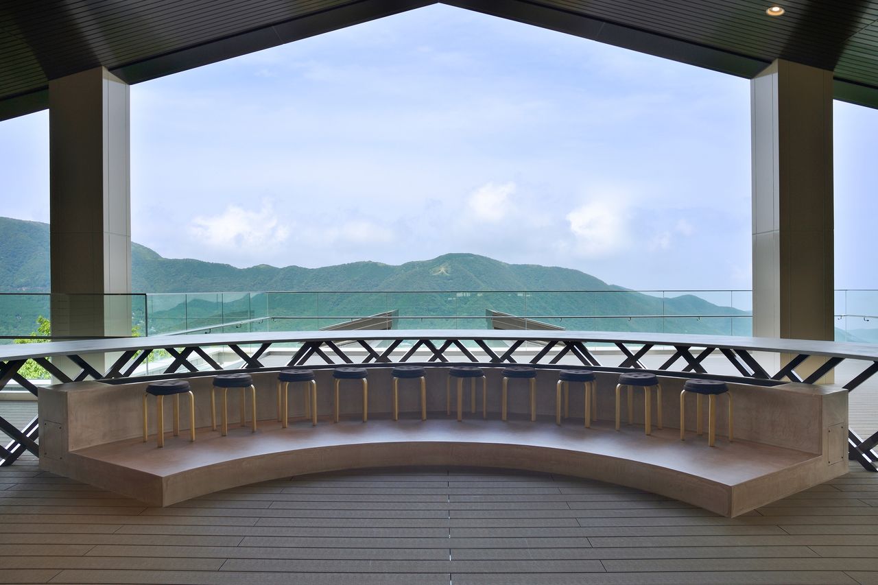 Desde el mirador del cu-mo Hakone, se puede ver el ideograma “dai” (大) de Myōjōgatake que queda justo enfrente.