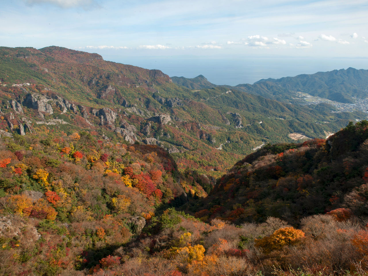 Los colores del otoño desde las vastas tierras de Shibōzashi.