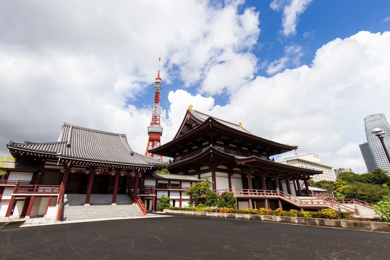 A la izquierda del pabellón principal se encuentra el pabellón Kōshō, que alberga una sala de prácticas y un auditorio.