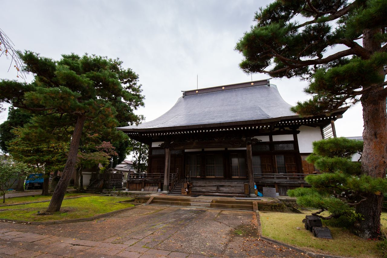 El famoso templo Kōfukuji de Settaya. El feudo de Nagaoka, después de que las negociaciones de Ojiya fracasaran, estableció su sede en este lugar y recuperó el paso de Enoki que había sido ocupado por el nuevo Gobierno. 