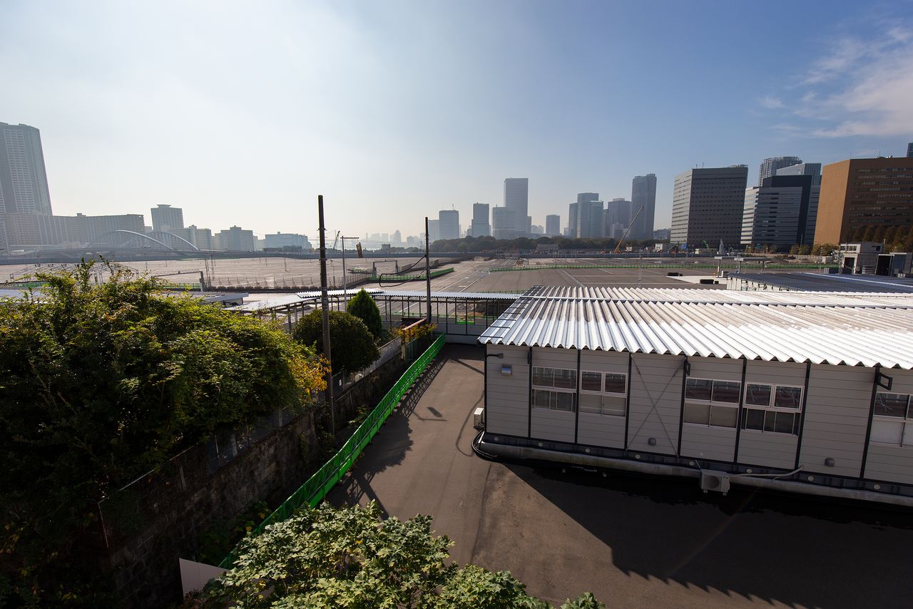 Desde la azotea del edificio Kaikōbashi es posible contemplar lo que queda del mercado de Tsukiji.