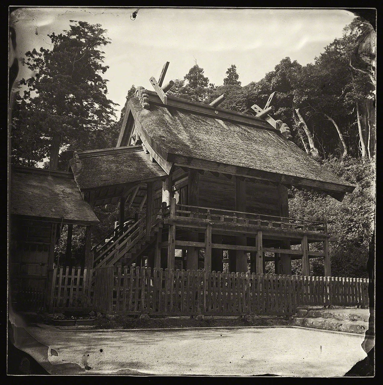 El santuario Kamosu, en la ciudad de Matsue. Este santuario sintoísta es un ejemplo de uno de los estilos arquitectónicos más antiguos de Japón.
