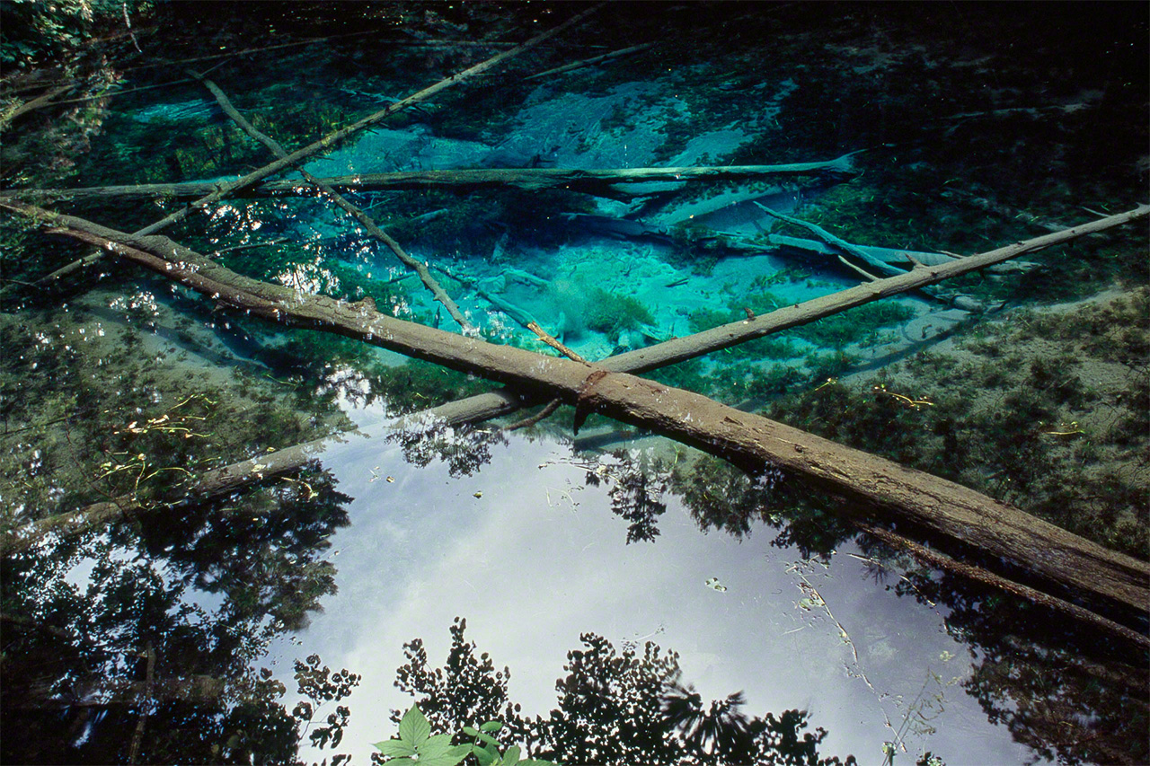La laguna Kami no Ko, donde brotan las aguas subterr&aacute;neas del lago Mashū.