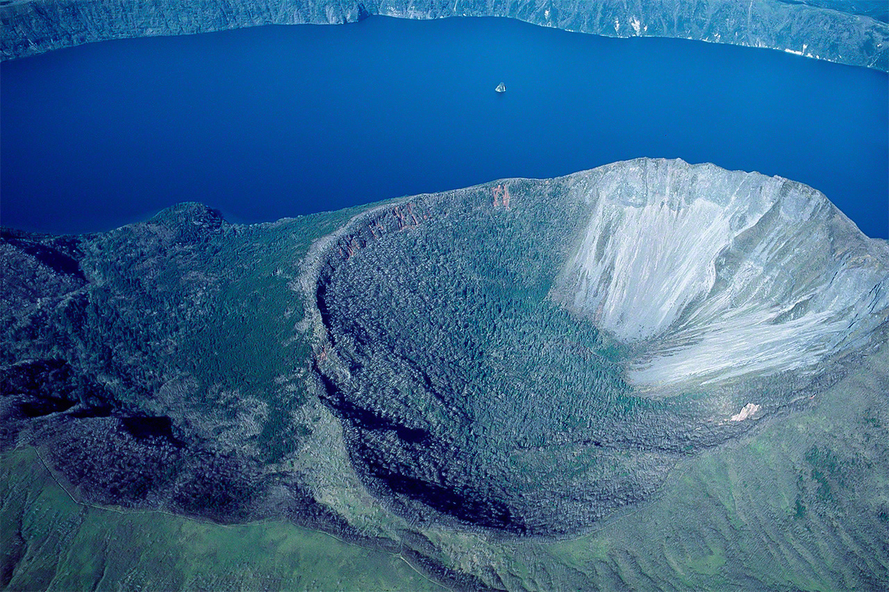 El lago Mashū (Teshikaga), que ha dejado de congelarse en los &uacute;ltimos diez a&ntilde;os.