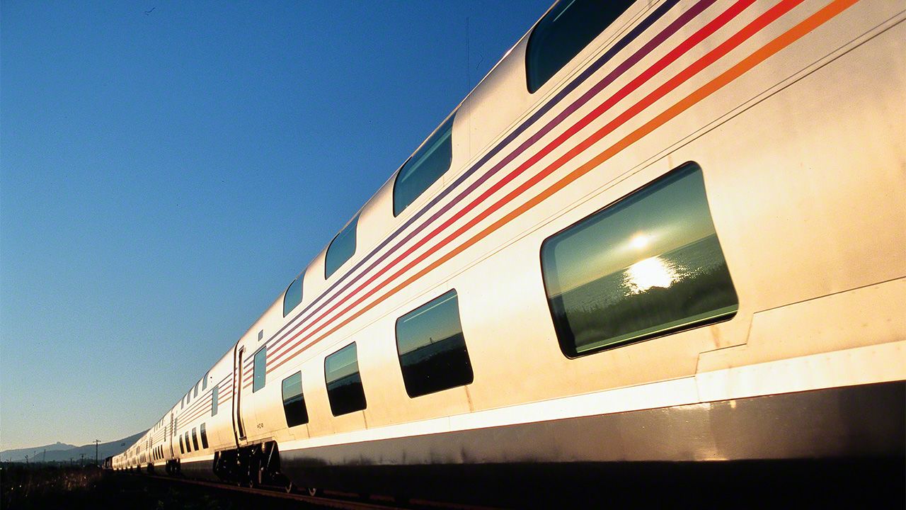 Paisajes ferroviarios: amalgama de trenes y las cuatro estaciones en Japón  