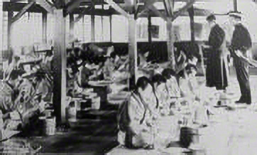 Aspecto del taller de una cárcel a principios de la era Meiji.