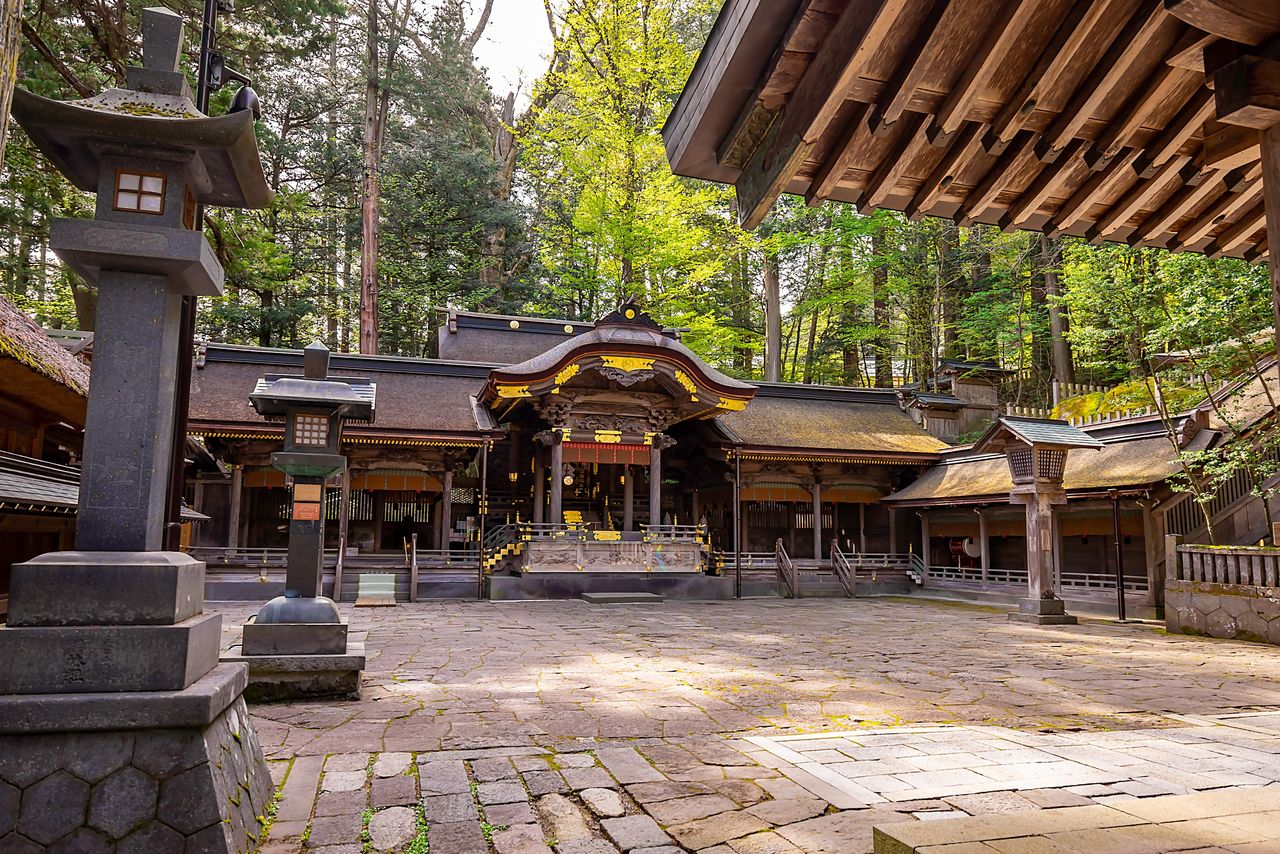 El gran santuario de Suwa; santuario Kamisha, sala de culto. (Pixta)
