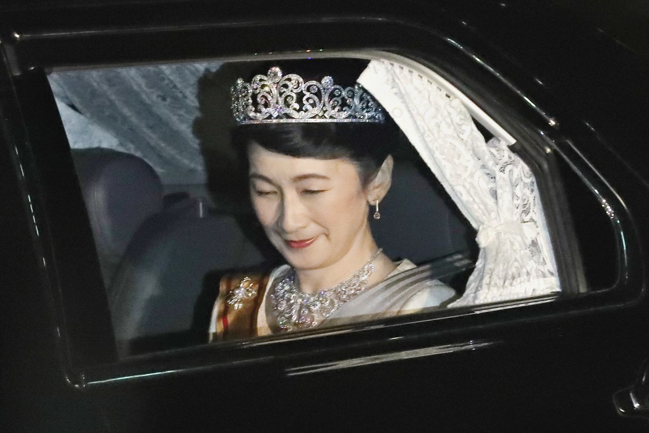 La tiara que lleva la princesa heredera Kiko es la que utilizó en su momento la emperatriz Masako. (Jiji) 