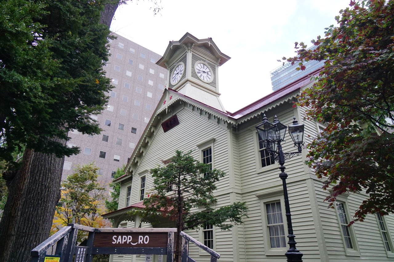 La torre del reloj de Sapporo es una visita imprescindible para los turistas.