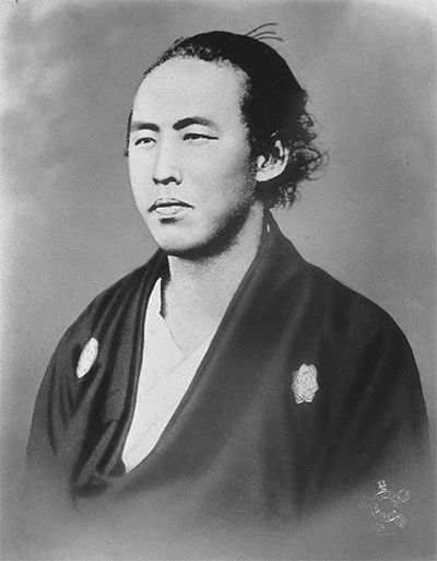 Retrato de Sakamoto Ryōma, procedente de la exposición Gendai nihonjin no shōzō (Retratos de japoneses de la era moderna) de la Biblioteca Nacional de la Dieta.