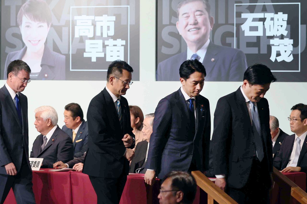 Diputados votan en la segunda vuelta de las elecciones presidenciales del PLD en 2024. (© Jiji)