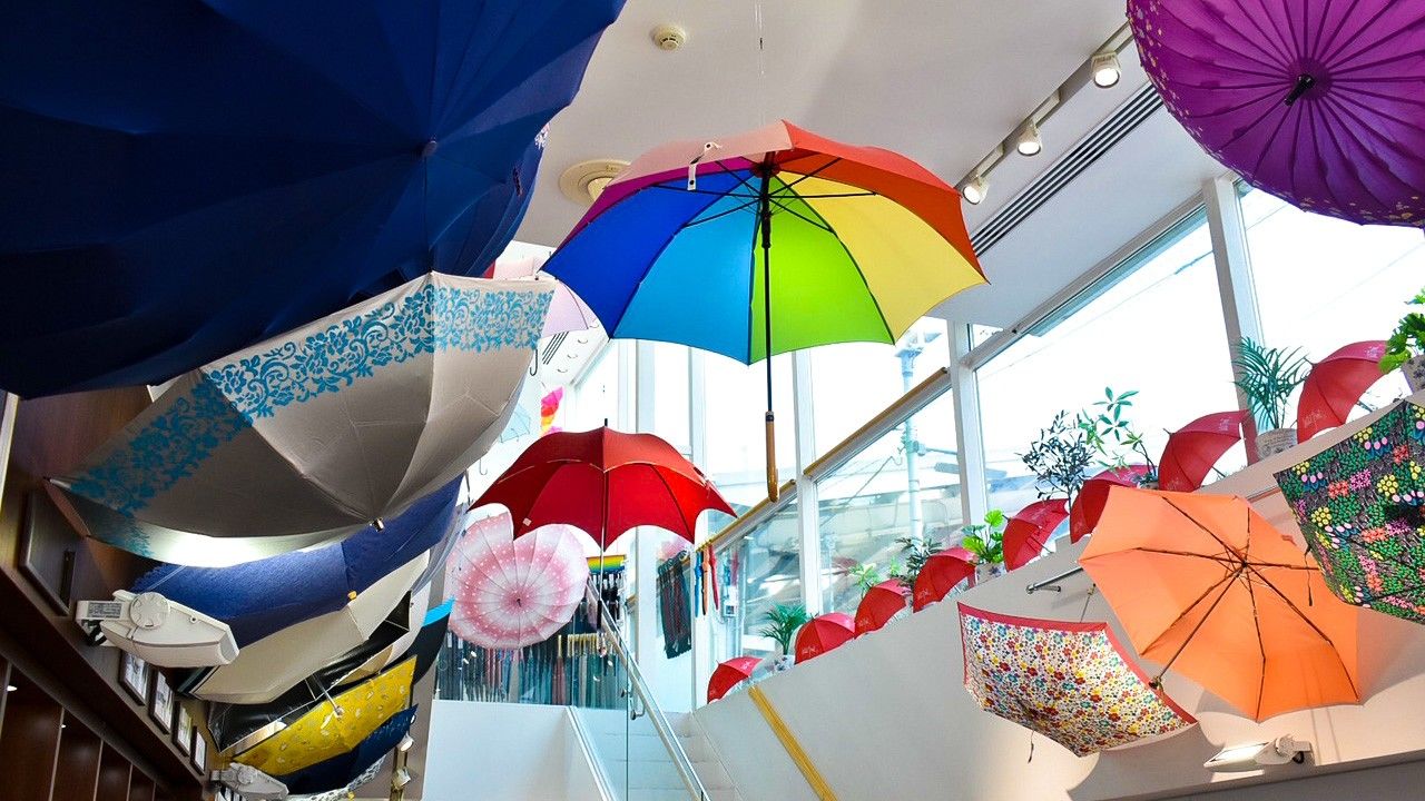 Los paraguas y las sombrillas resistentes a la lluvia, el viento y los rayos del sol | Nippon.com