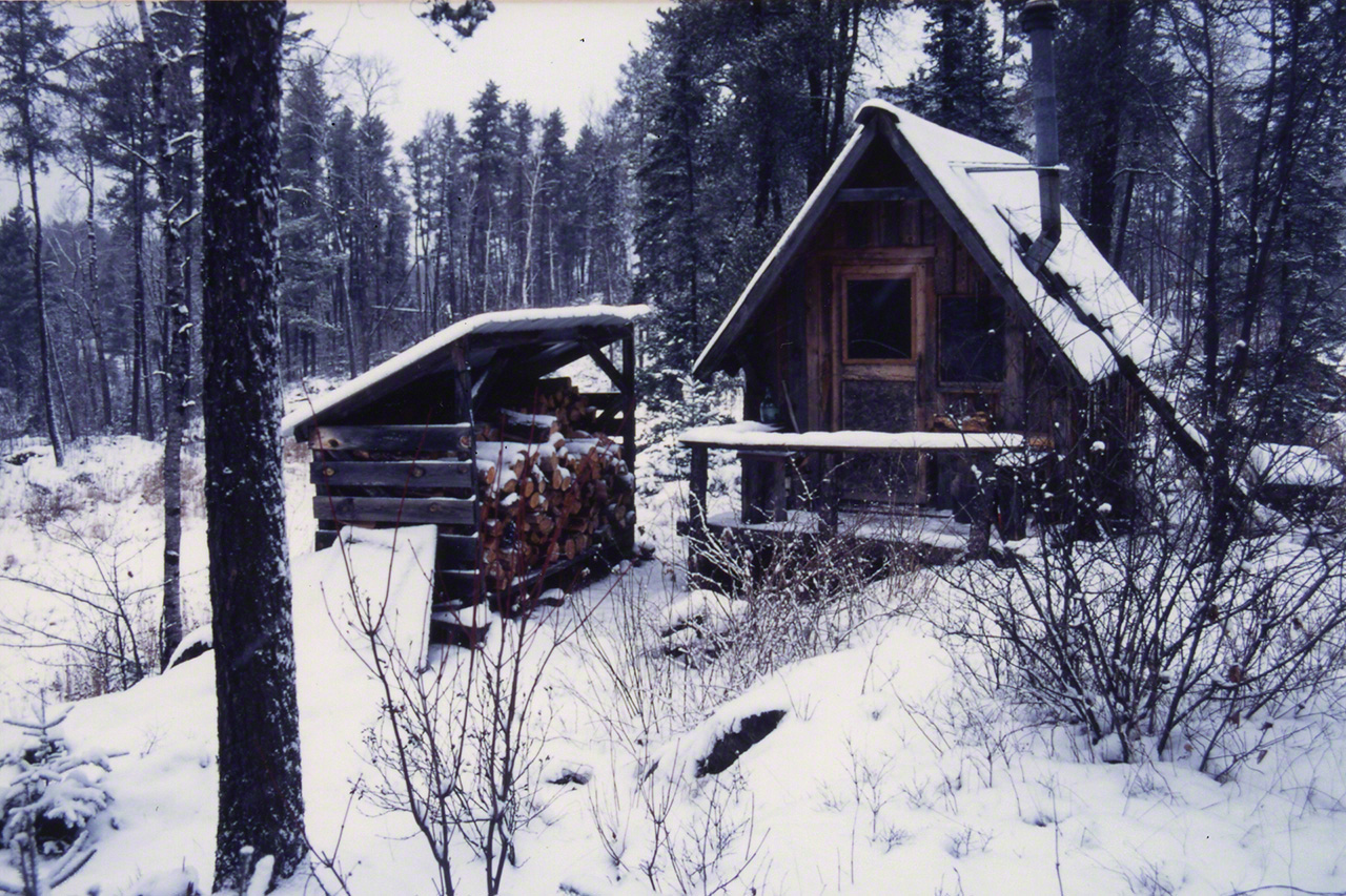 La cabaña en el terreno de Will Steger que usé mientras fotografiaba. (Imagen de 2001)