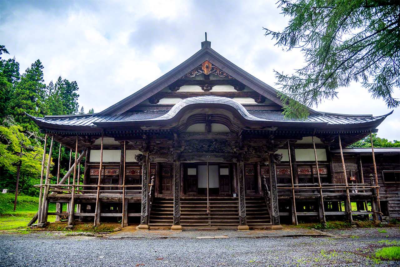 Edificio principal del templo Chūrenji. (Fotografía: Oficina de Turismo DEGAM Tsuruoka)