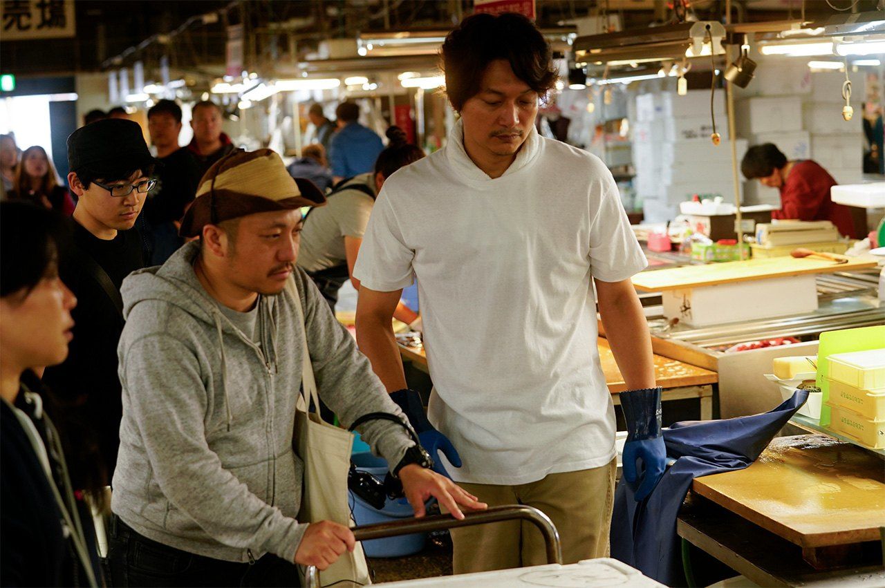 El director Shiraishi y Katori Shingo durante el rodaje de Nagimachi - ©2018 Nagimachi Film Partners